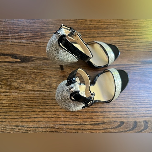 MICHAEL Michael Kors Sienna Glitter Silver/Black Sandals size 6 - Picture 7 of 13